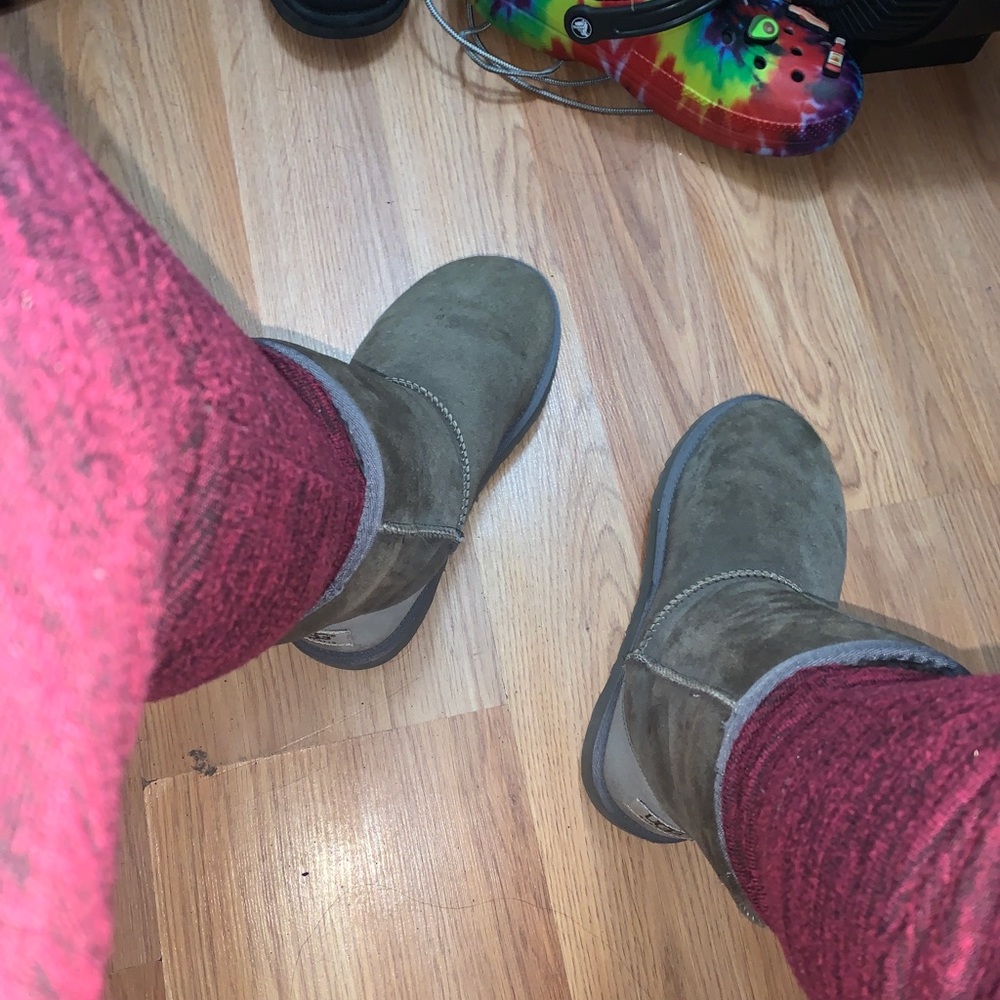 Gray uggs - Picture 2 of 7
